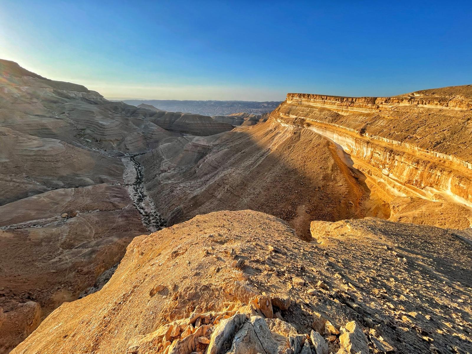 מפלים, צוקים וערוצי נחלים מהר רכב