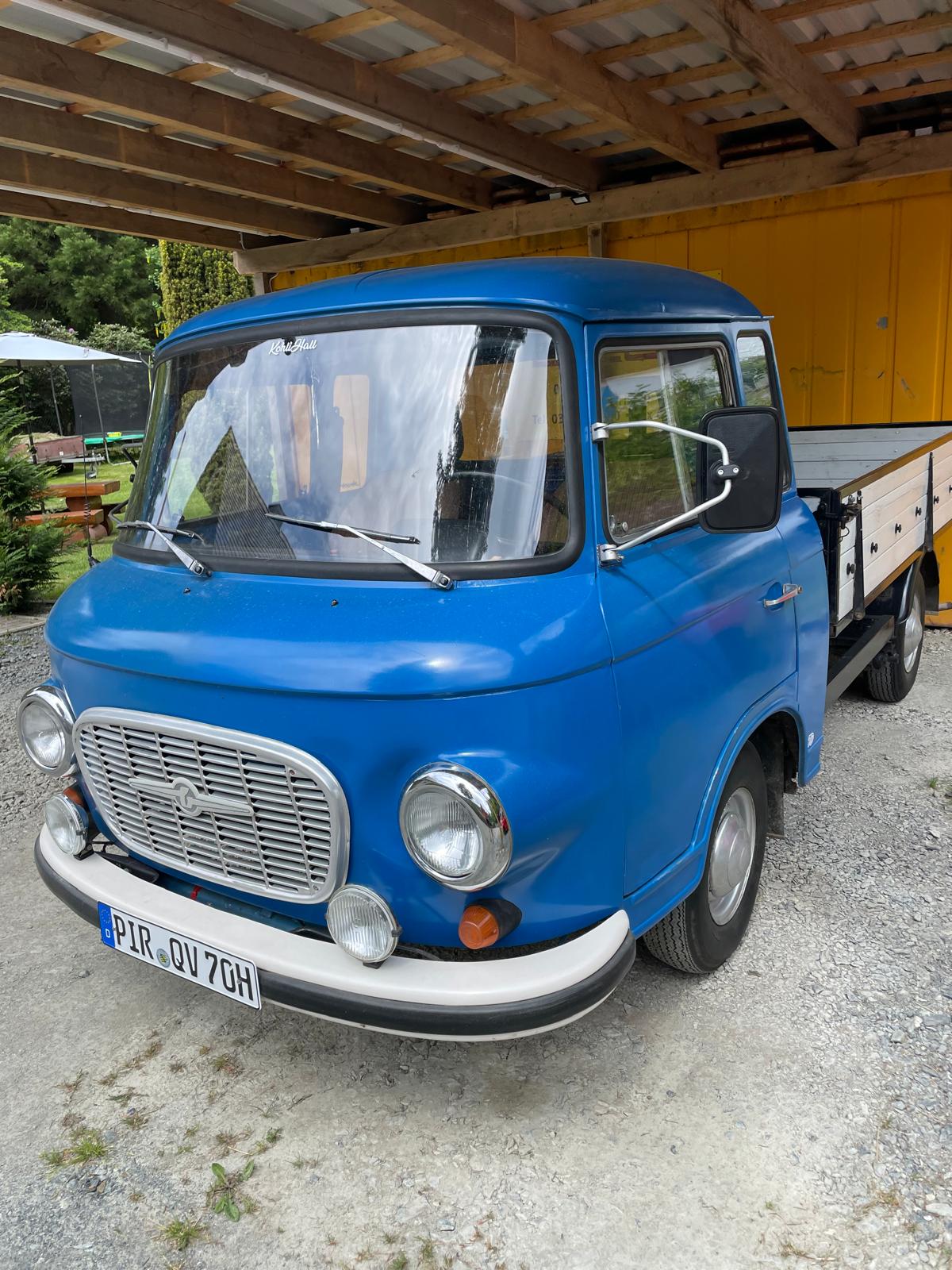 טנדר מתוצרת מזרח גרמניה משנות ה-70 מסוג Barkas B 1000