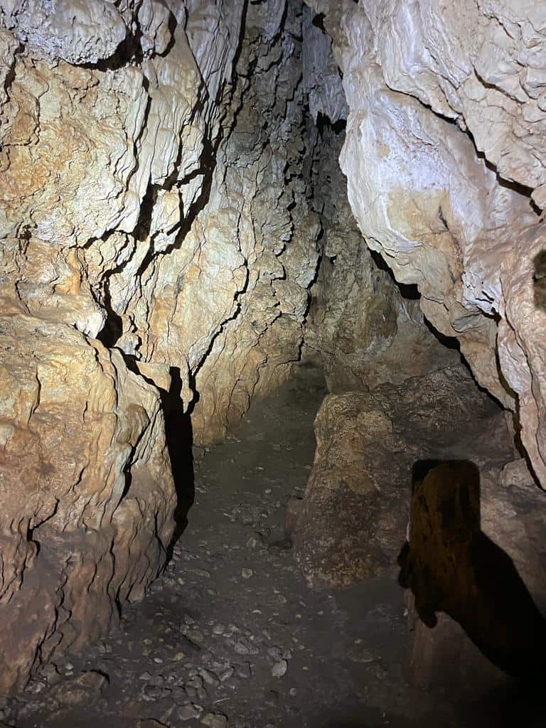 הכניסה למערת שרך